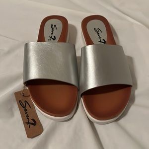 NWOT silver sandals Seven7 size 6